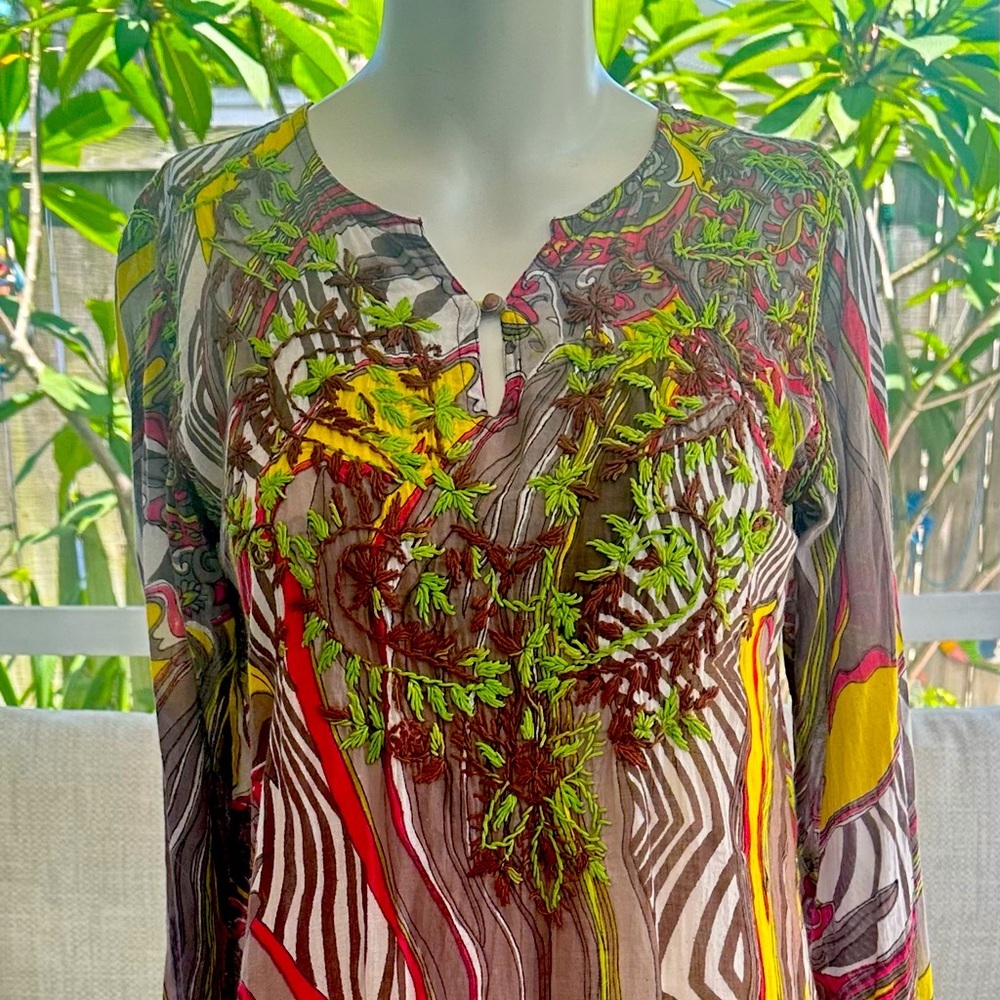🌴 Embroidered Tunic Flowy Size Small